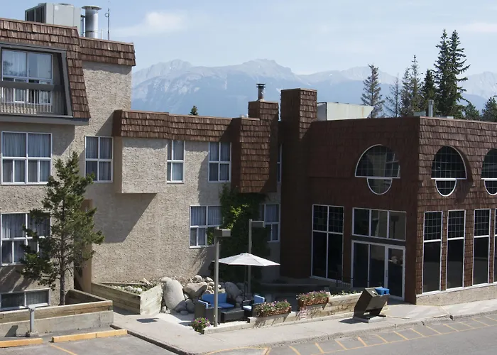 Tonquin Inn
